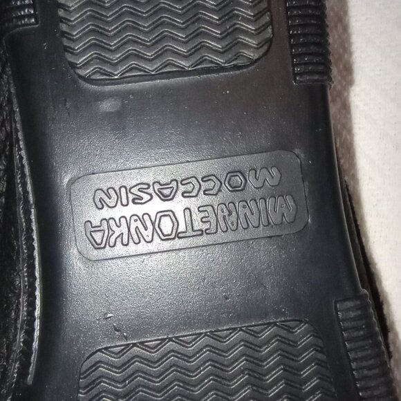 Minnetonka Moccasin Moosehide Kilty Women's Size 6 Black - Picture 11 of 13